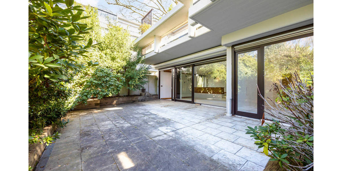 Ihr Rückzugsort im Grünen: Stilvolle Gartenwohnung mit Terasse und Schwimmbad 5 zimmer