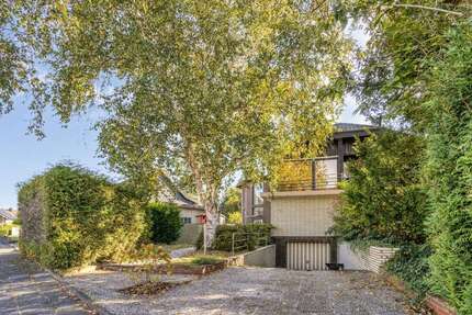 Haus zum Kaufen in Dormagen Ückerath 798.000 € 333 m² 11 zimmer