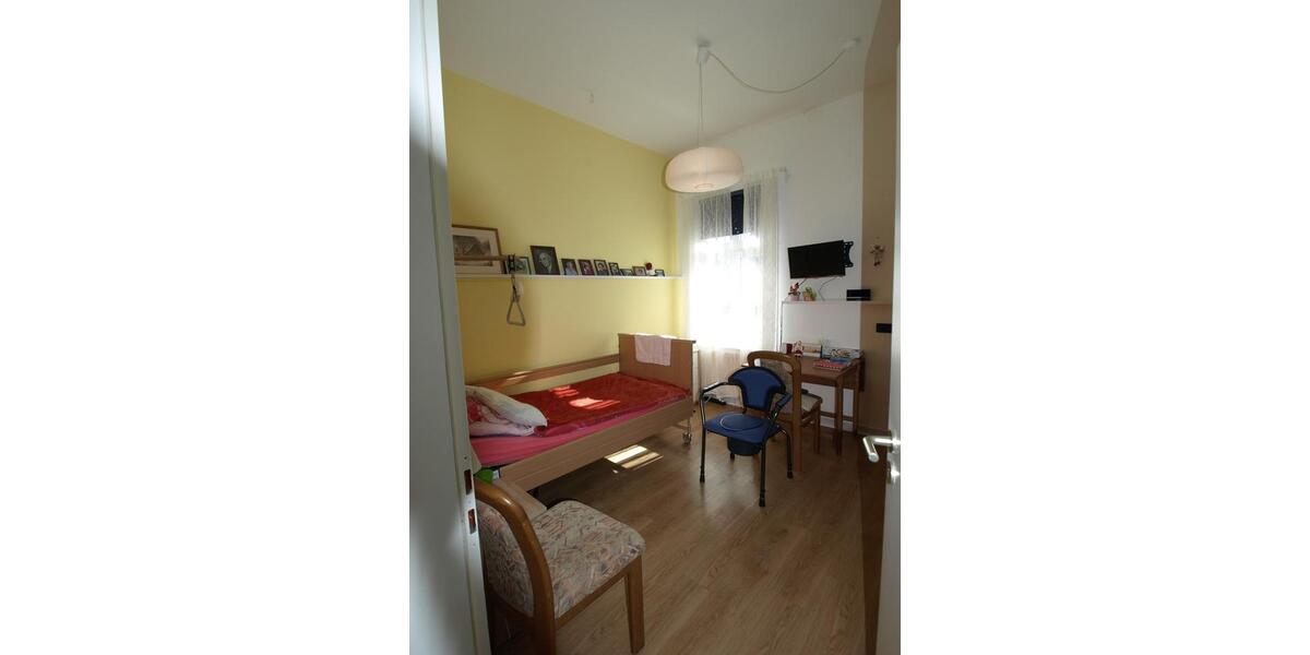 Einfamilienhaus Wermelskirchen - 16 Zimmer, 350 m&sup2;, 3.000&euro; | Angebot:26495527
