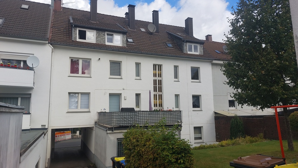 Mehrfamilienhaus mit 2 Ladenlokalen und Garagenhof in Remscheid-Süd zimmer