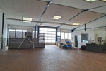 Geräumige und helle Lagerhalle mit Rolltor in zentraler Lage. zimmer