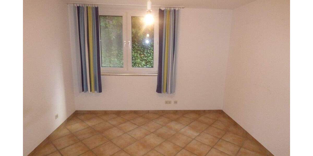 Bensberg - zentrale Ruhiglage (dank Seitenstraße), 2 Zimmer, 2 Balkone, Dusch- und Wannenbad mit Fenster und separates Gäste-WC 2 zimmer