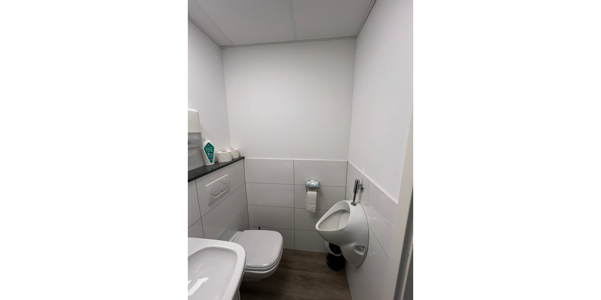 Investorenobjekt mit 3 Wohnungen, 2 Ladenlokalen und Erweiterungsmöglichkeiten zimmer