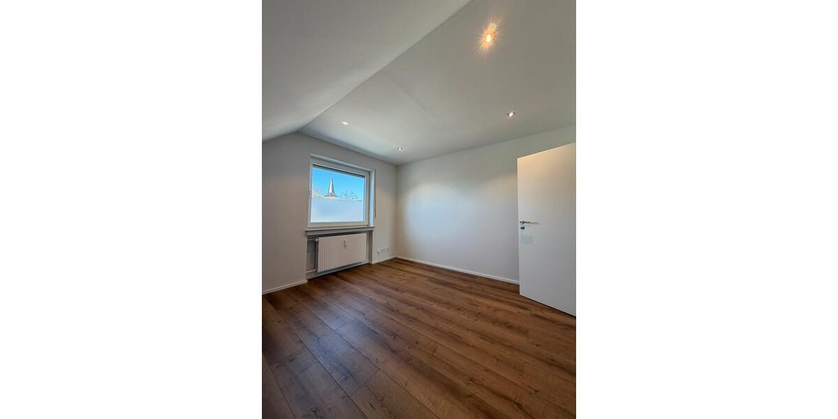 Dachgeschoßwohnung Langenfeld (Rheinland) - 3 Zimmer, 87 m&sup2;, 1.200&euro; | Angebot:26301690