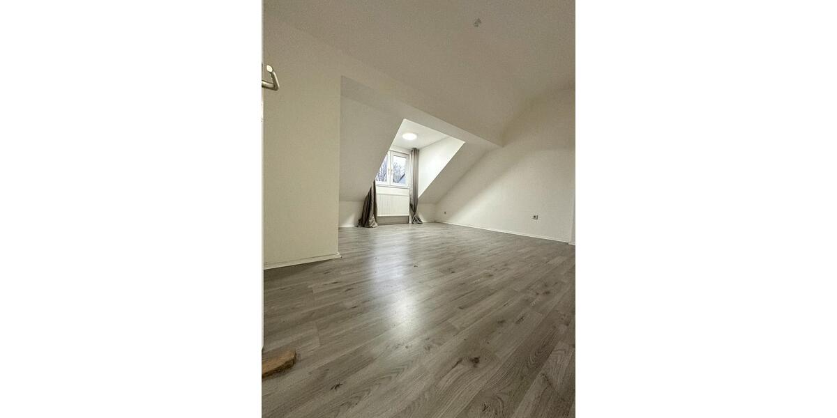 4-Zimmer DG-Wohnung mit Spitzboden Zentral gelegen ab sofort 73qm 4 zimmer