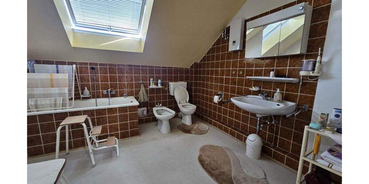 Geborgen wohnen im Schieferkleid – Ankommen und Zuhause sein - freistehendes Einfamilienhaus mit Garten und Garage 3 zimmer