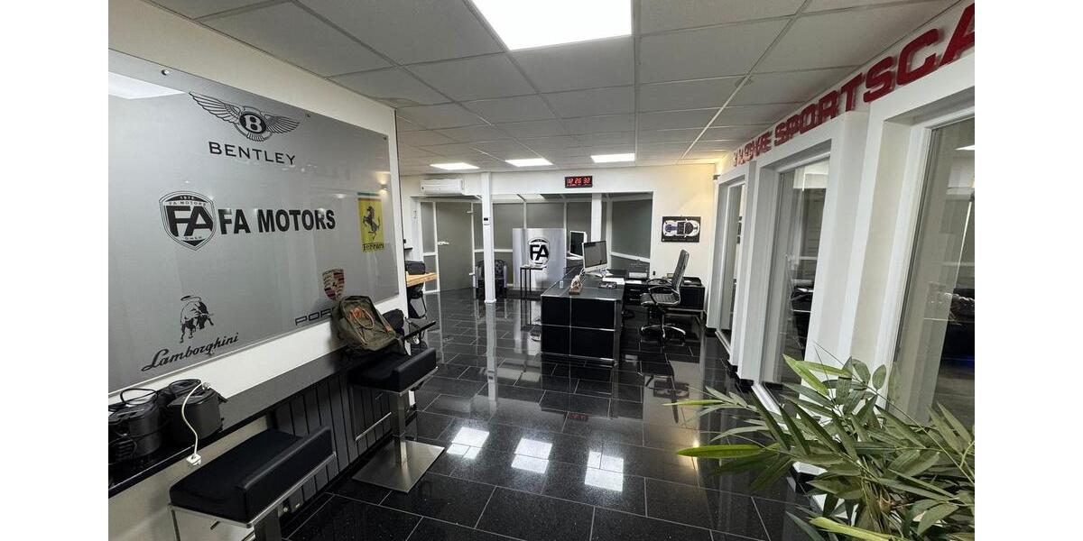 Befahrbare Autohaus Gewerbehalle Halle ca 900qm mit Büro zimmer