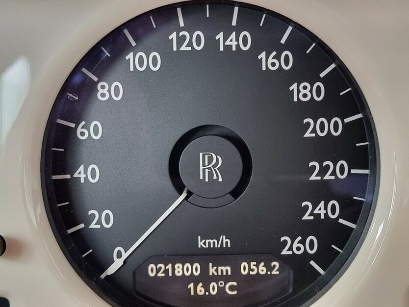 Rolls Royce Phantom Drophead Bespoke Spezial 21.800 km 195.000 € HAAN 42781