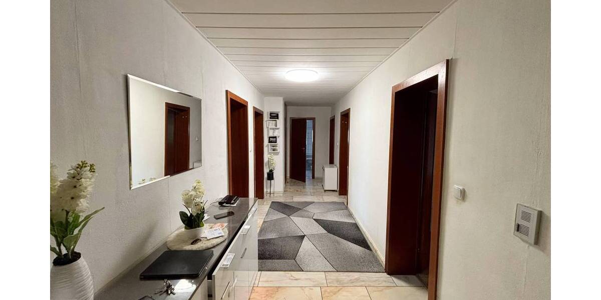 Großzügige Eigentumswohnung in Rheindorf 4 zimmer