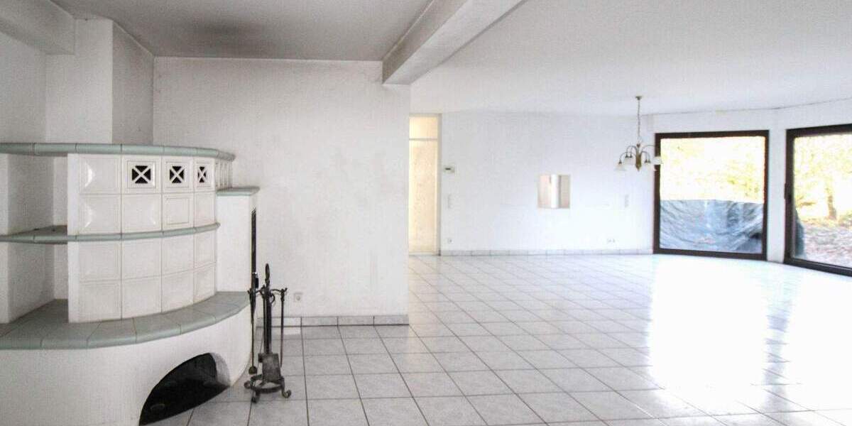 Aufgeteiltes Wohn- und Bürohaus in Sackgassenlage mit Tiefgarage und großem Naturgarten 1 zimmer