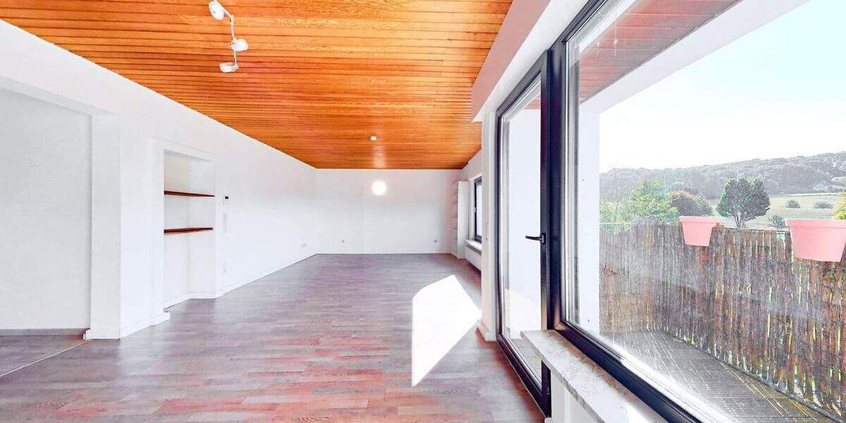 Freistehendes Zweifamilienhaus mit großem Grundstück 6 zimmer