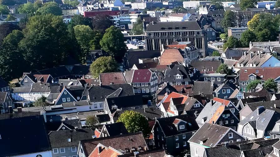 Mehrfamilienhaus, Wohnhaus Remscheid Gemarkung Bergisch Born - 9 Zimmer, 295 m&sup2;, 529.000&euro; | Angebot:27430288