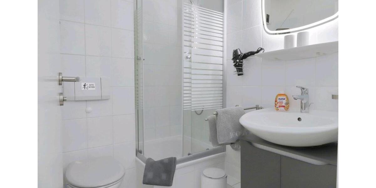 2,5 Zi. Wohnung, Tiefgarage, Keller, zentral, sehr strandnah 3 zimmer