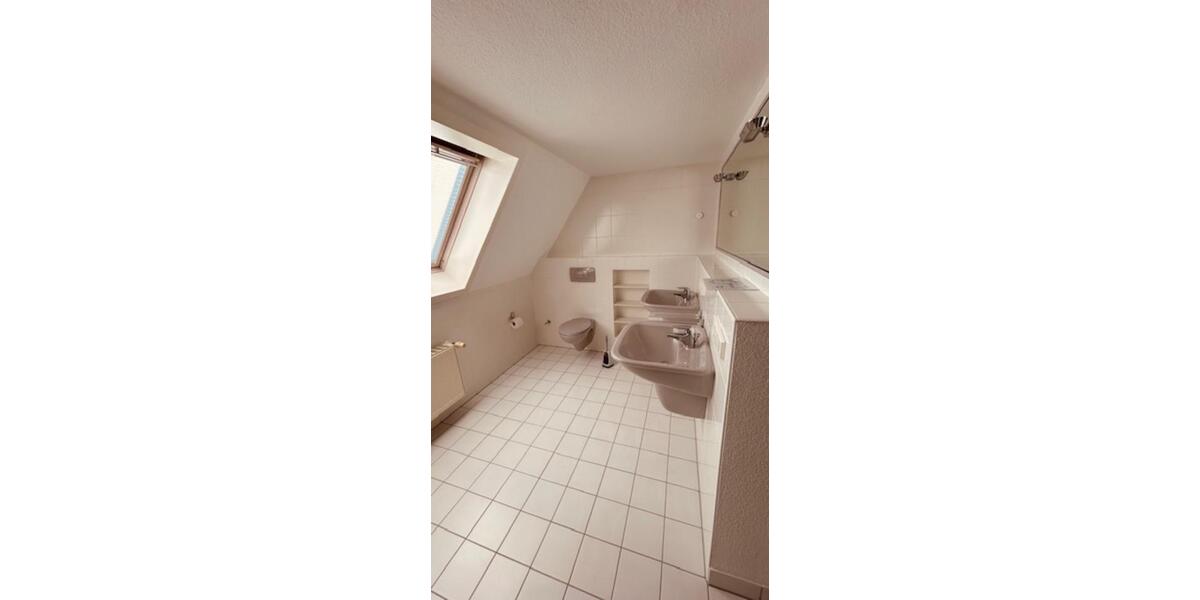 Dachgeschoßwohnung Halver - 3 Zimmer, 117 m&sup2;, 900&euro; | Angebot:25988805
