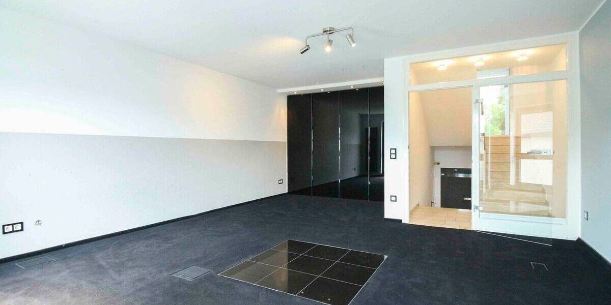 Leben in der Innenstadt: Gepflegtes Reihenmittelhaus samt Dachterrasse und TG-Stellplatz 5 zimmer