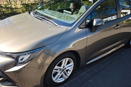 Toyota Corolla 51.000 km 19.900 &euro; Düsseldorf 40211
