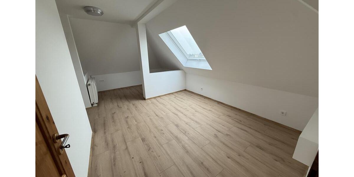 Großzügige Maisonette-Wohnung mit Parkett, Einbauküche & Hobbyräumen 5 zimmer