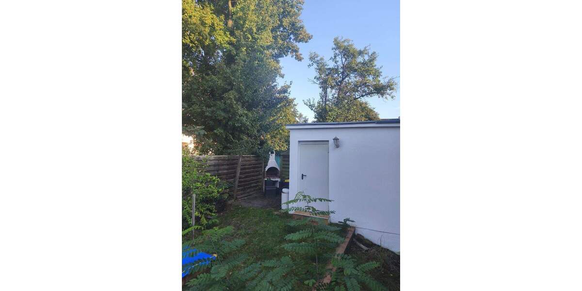 Lichtdurchflutete Wohnung mit Garage, Kamin und eigenem Garten im freistehendem Haus 3 zimmer