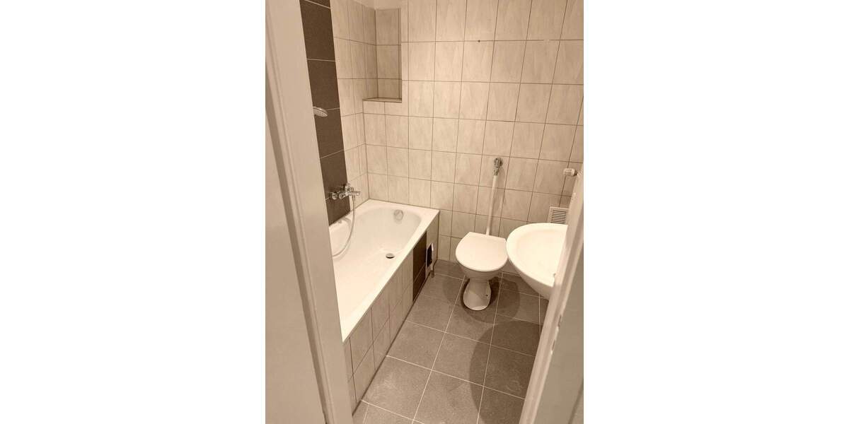 Etagenwohnung Düsseldorf Rath - 3 Zimmer, 64 m&sup2;, 790&euro; | Angebot:25212848