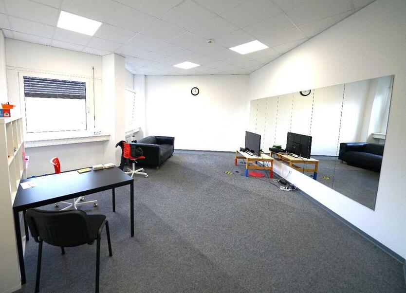 Provisionsfrei: Ca. 212 m² Büro-, Praxis- oder Studiofläche in Rtg.-Lintorf