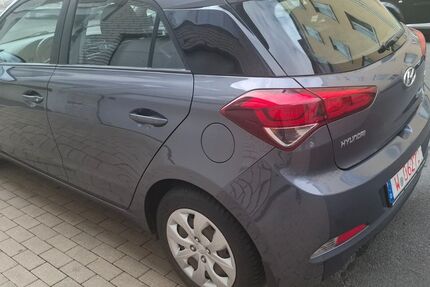 Hyundai i20 83.000 km 7.790 &euro; wuppertal 42277