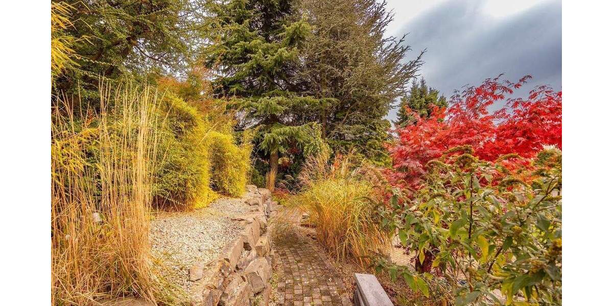 Einfamilienhaus mit Einlieger, Garage, Doppel-Carport und schönem Garten 7 zimmer