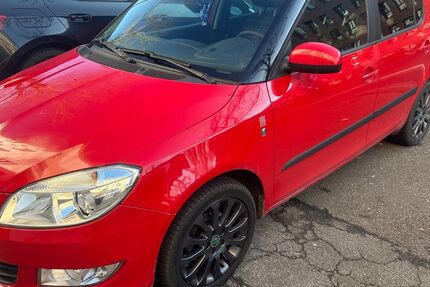 Skoda Fabia 114.000 km 4.900 &euro; Düsseldorf 40233