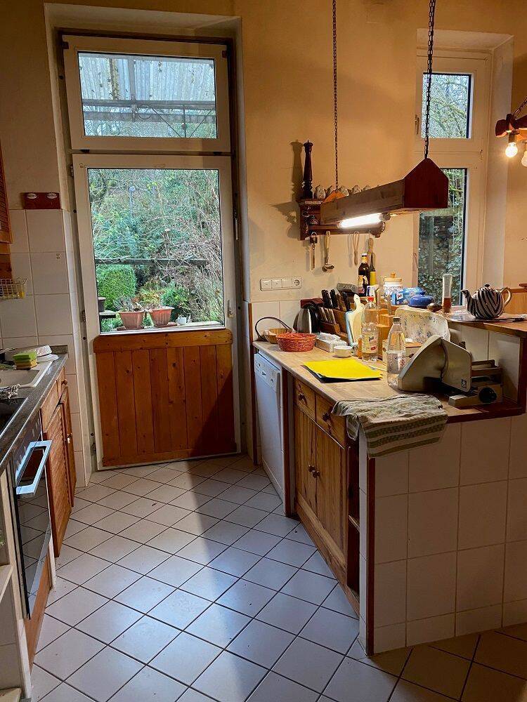 Flexibel nutzbares Zweifamilienhaus im Villenstil mit Wintergarten, BalkonLoggia und uneinsehbarem Garten in der Parkstraße mit Altlasten