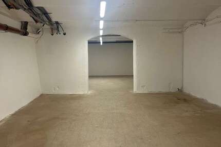 Halle in Düsseldorf 700 € 70 m² zimmer