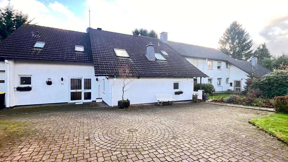 Haus zum Kaufen in Solingen 690.000 € 292 m²
