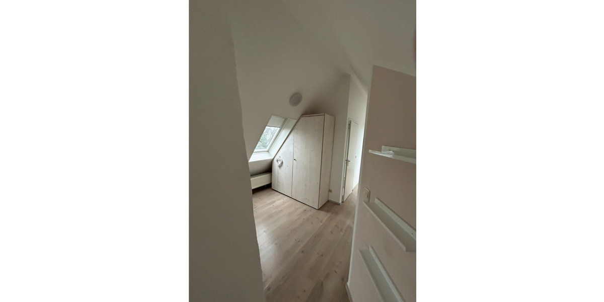 Dachgeschoßwohnung Düsseldorf Stadtbezirk 8 - 1 Zimmer, 30 m&sup2;, 750&euro; | Angebot:25646351