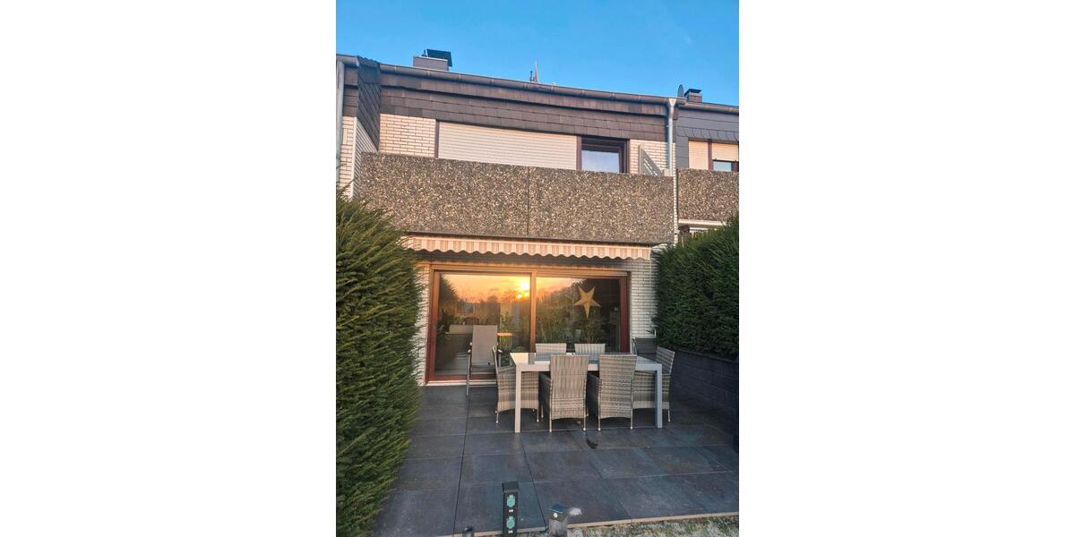 Reihenmittelhaus mit Balkon, Panoramablick & Waldrandlage 5 zimmer