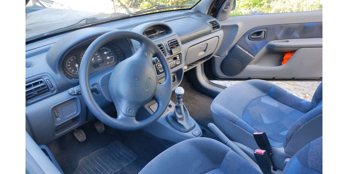 Renault Clio 122.800 km 1.100 &euro; Solingen 42657