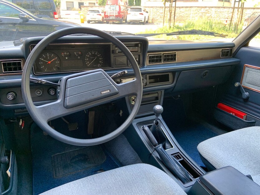 Mazda 929 II 190.000 km 8.300 € Düsseldorf 40213
