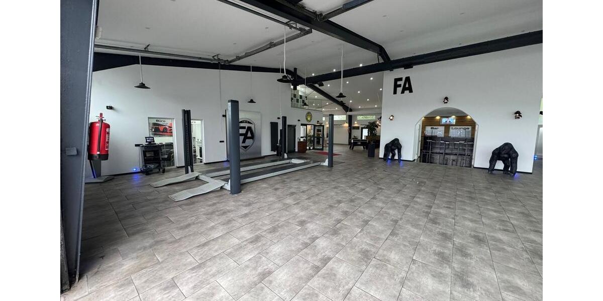 Befahrbare Autohaus Gewerbehalle Halle ca 900qm mit Büro zimmer