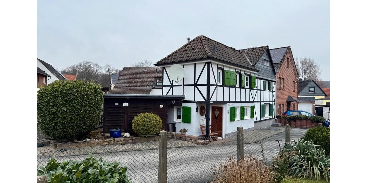 Liebevoll gepflegte bergische Doppelhaushälfte mit großem Garten 3 zimmer