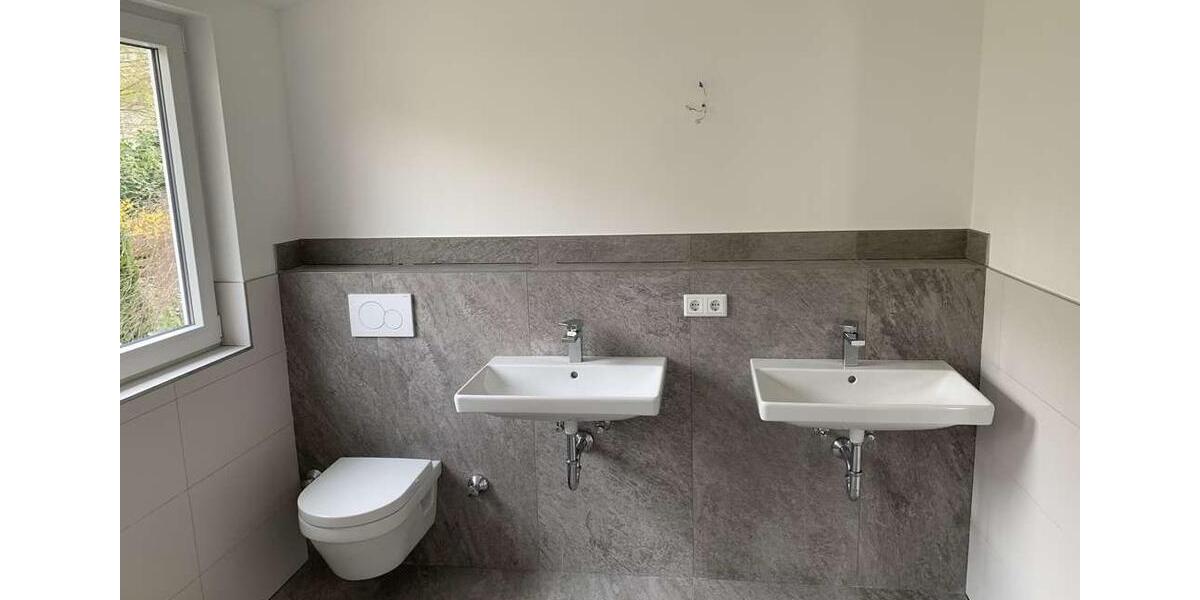 Freist. Einfamilienhaus Haus m. Schwimmbad u. Sauna zu vermieten 6 zimmer