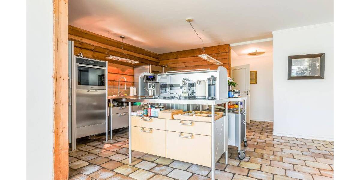 Exklusives Einfamilienhaus mit 2 Einliegerwohnungen* hochwertige Ausstattung * großzügige Raumaufteilung * Wellnessbe... 8 zimmer