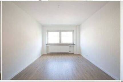 Helle 2-Zimmer-Wohnung - Erstbezug nach Sanierung in Düsseldorf (Torfbruchstraße 201)