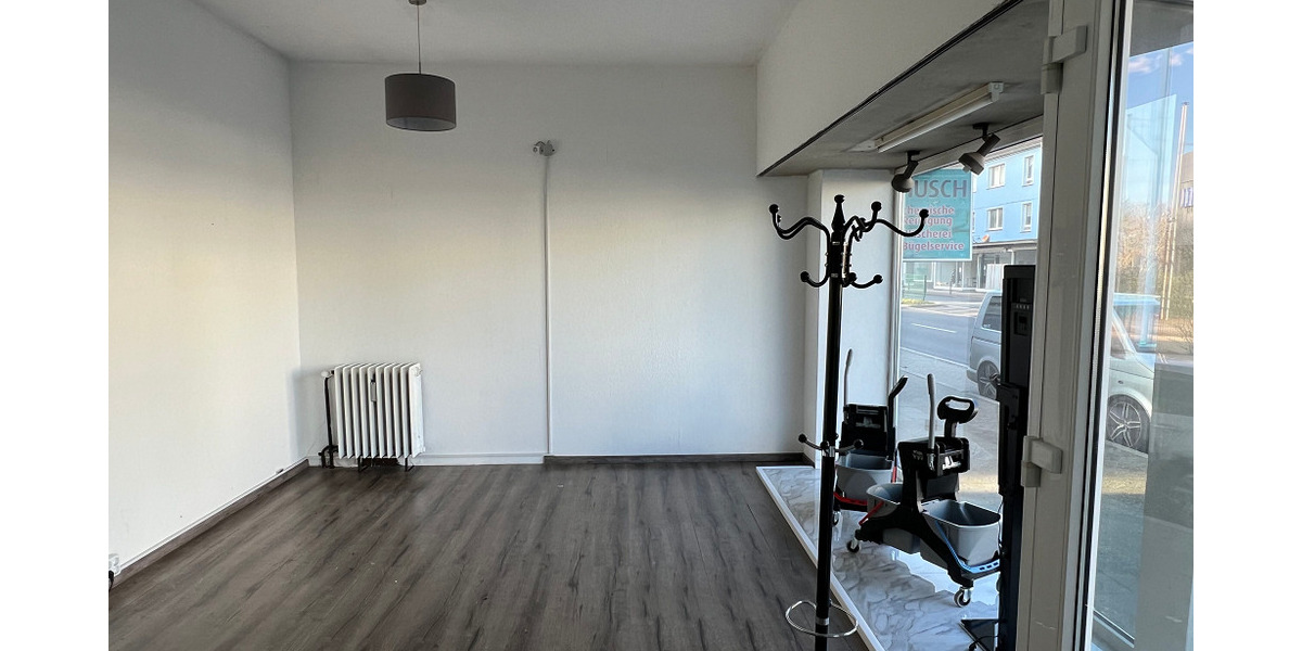 Investorenobjekt mit 3 Wohnungen, 2 Ladenlokalen und Erweiterungsmöglichkeiten zimmer