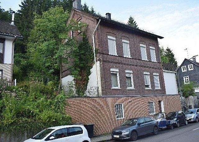 Mehrfamilienhaus, Wohnhaus Radevormwald Dahlhausen - 9 Zimmer, 235 m&sup2;, 98.400&euro; | Angebot:25732978