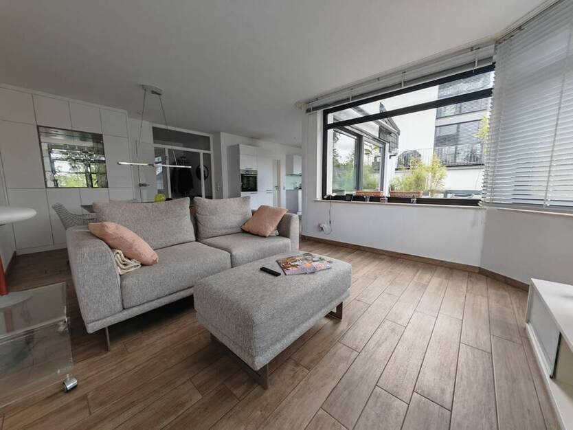 Hochwertige 3-Zimmerwohnung in Toplage mit Küche und Stellplatz!