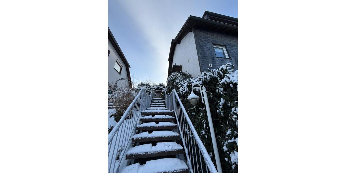 Gepflegte Doppelhaushälfte mit Garten, Fußbodenheizung & Garage 5 zimmer