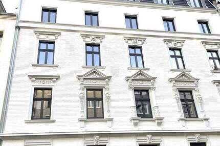 Erstbezug Altbauperle Pempelfort! Stilvoll kernsanierte Beletage mit Loggia u. Aufzug 3 zimmer