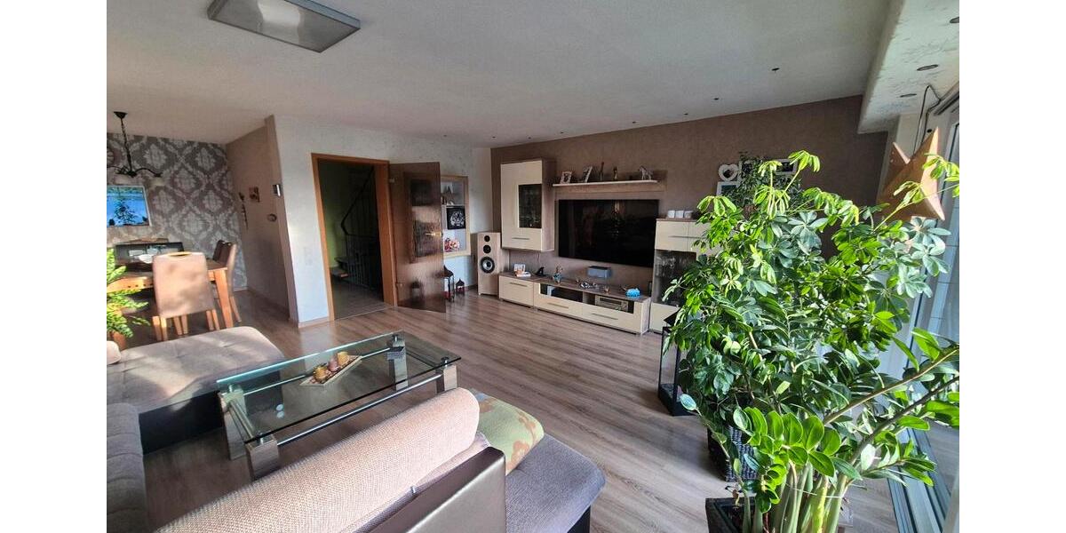 Reihenmittelhaus mit Balkon, Panoramablick & Waldrandlage 5 zimmer