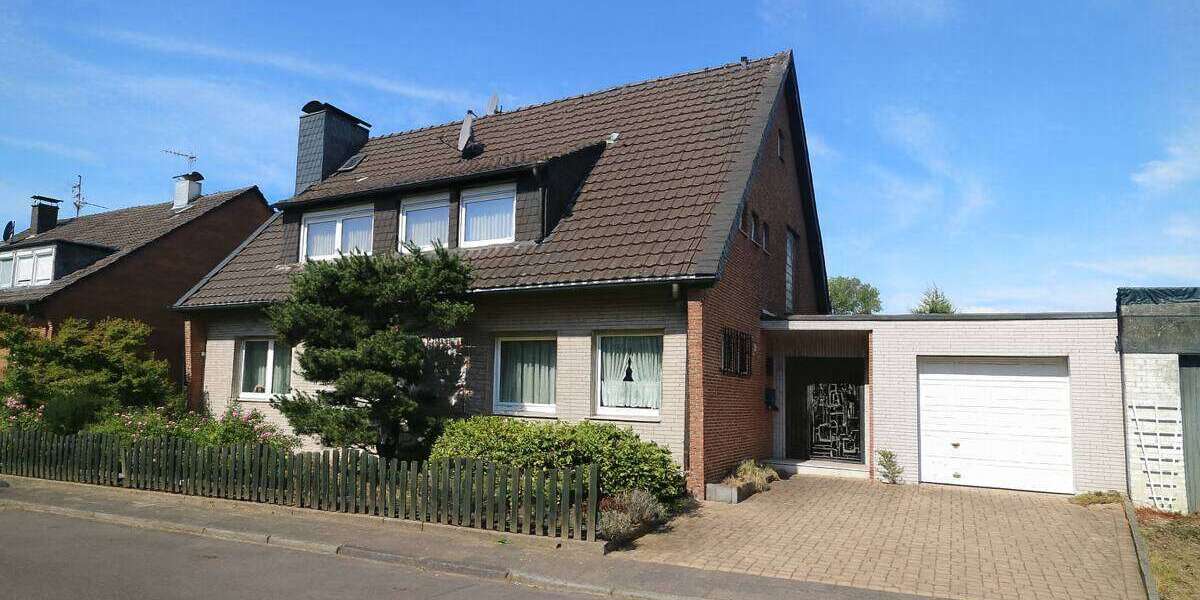 Haus zum Kaufen in Dormagen 570.000 € 200 m² 7 zimmer