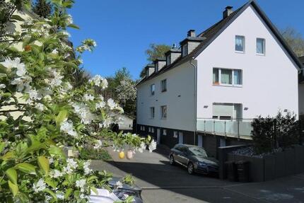 Traumhafte 3-Zimmer-Wohnung mit großem Garten in Solingen-Gräfrat 3 zimmer