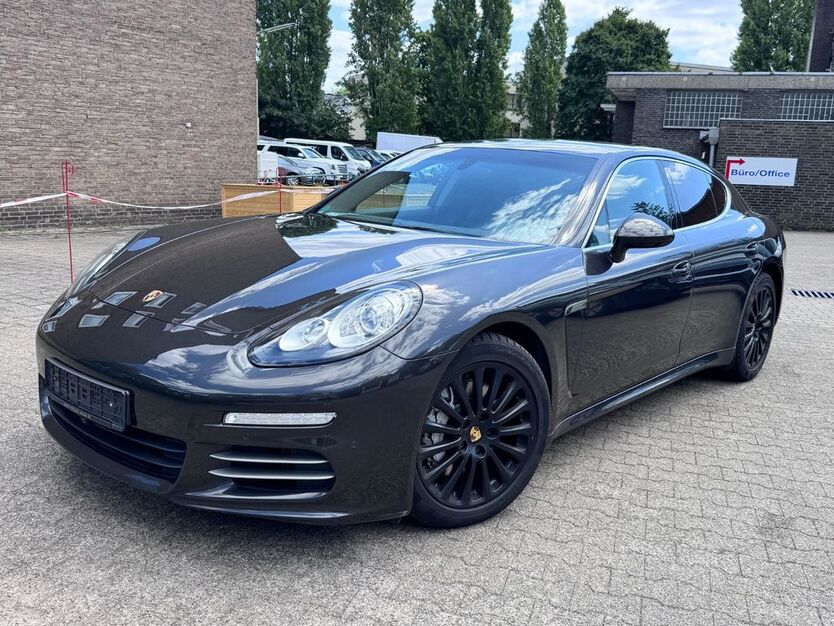 Porsche Panamera 124.111 km 30.900 € Düsseldorf 40597