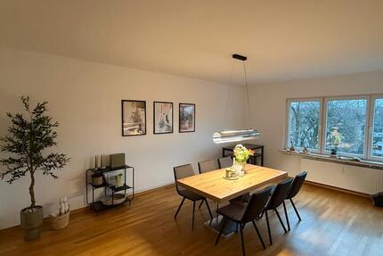 Schöne, helle Wohnung Oberkassel hohe Decken 4 zimmer