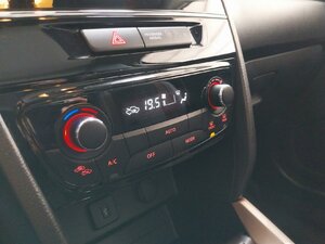 Suzuki Vitara 1.6 Limited 4x4 Pano Navi SHZ Kam 59.300 km 15.790 &euro; HAAN 42781